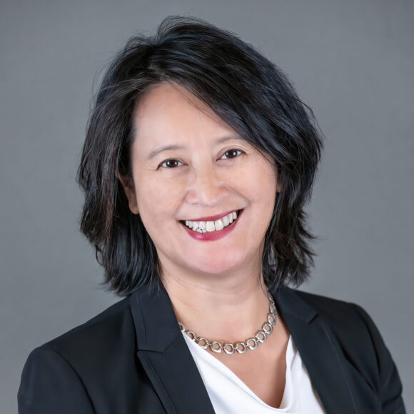 Elaine Lum MacDonald Headshot